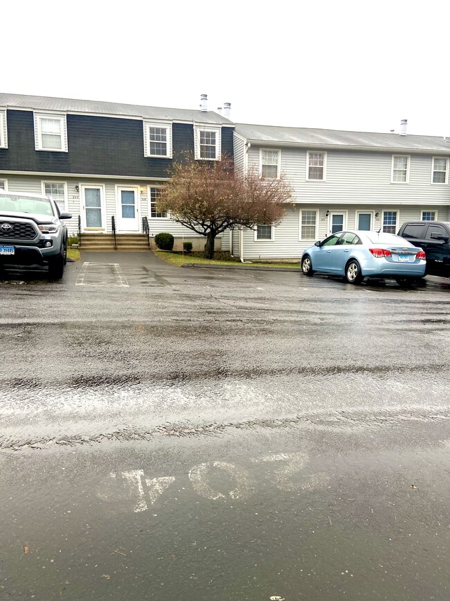 Building Photo - 204 Austin Ryer Ln
