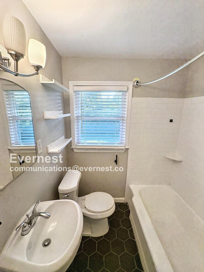 Building Photo - 2722 Harrington Dr