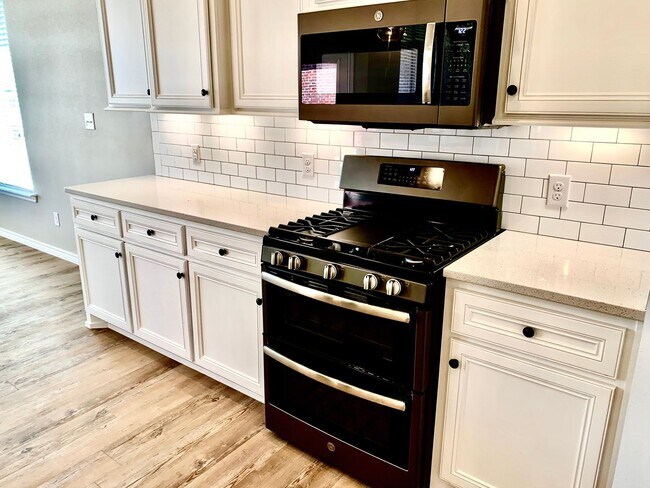 Building Photo - 9609 Hyden Ave