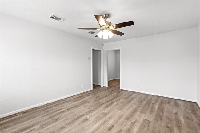 Building Photo - 10602 Rosehaven Dr