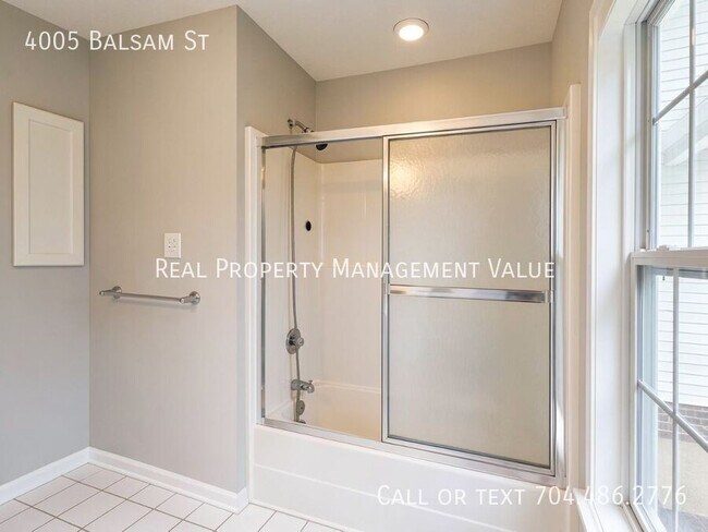 Building Photo - 4005 Balsam St