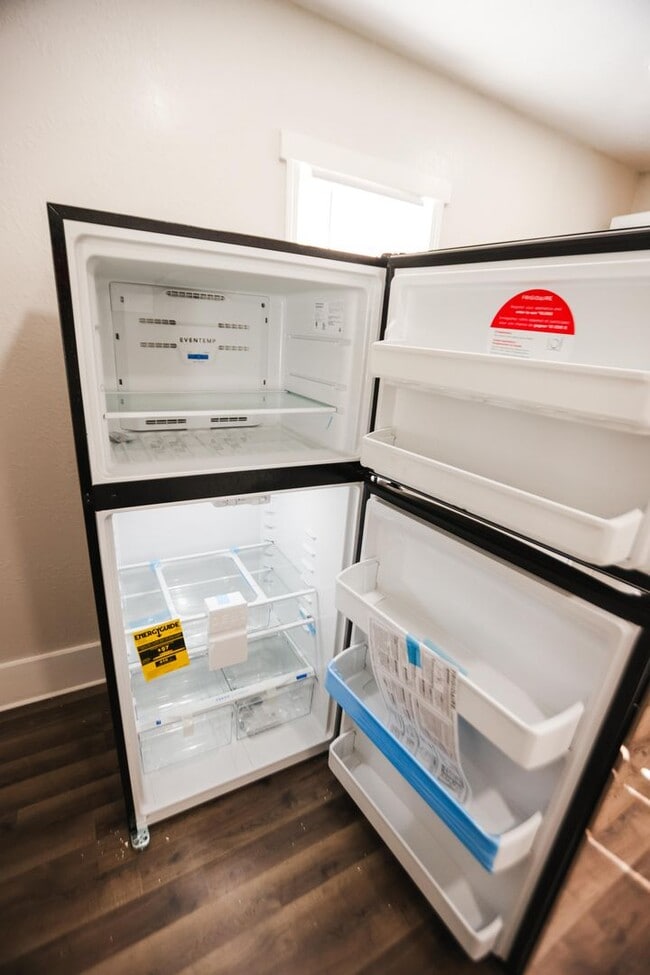 Building Photo - 628 Evesham Ave