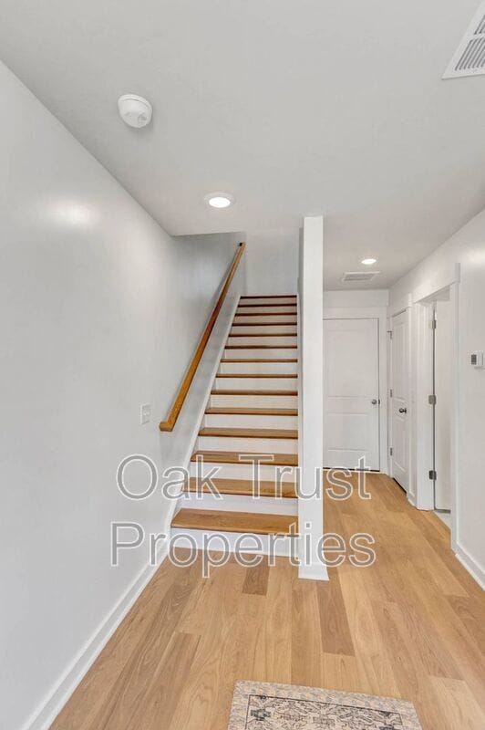 Building Photo - 236 Somerset Acrs Dr