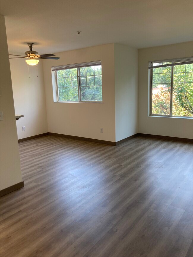 Building Photo - Lake Burien Apartments
