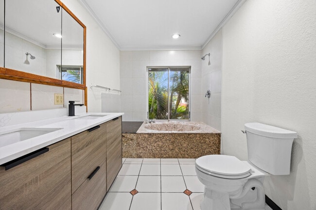 Building Photo - 1828 N Palmway