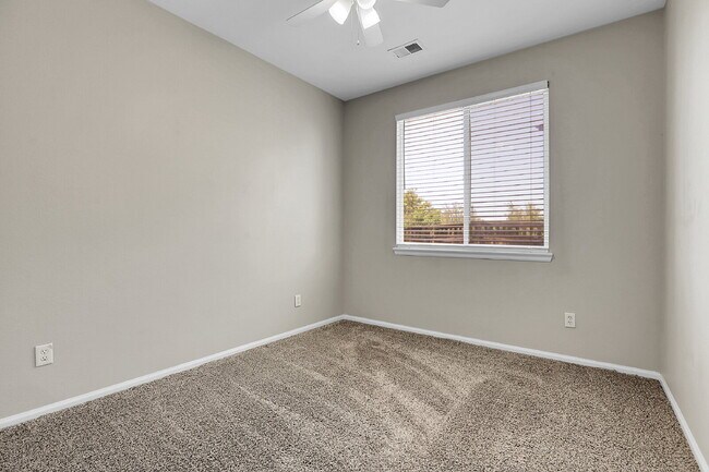 Building Photo - $2,295.00, 2 bedroom plus office, 2 bathro...