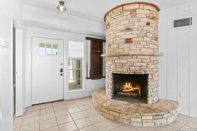 Building Photo - 1433 Riviera Dr