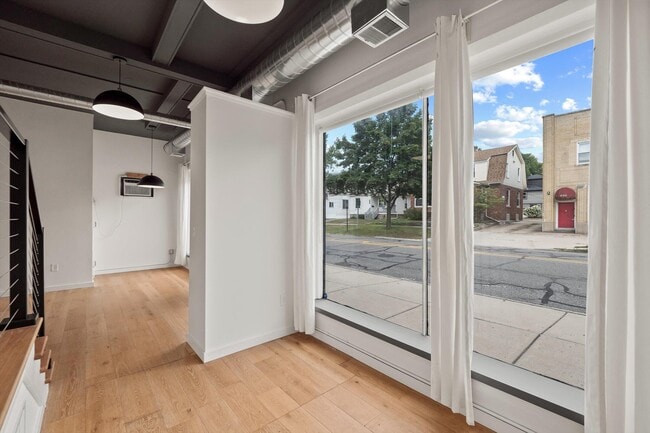 Building Photo - 435 N Washington Ave