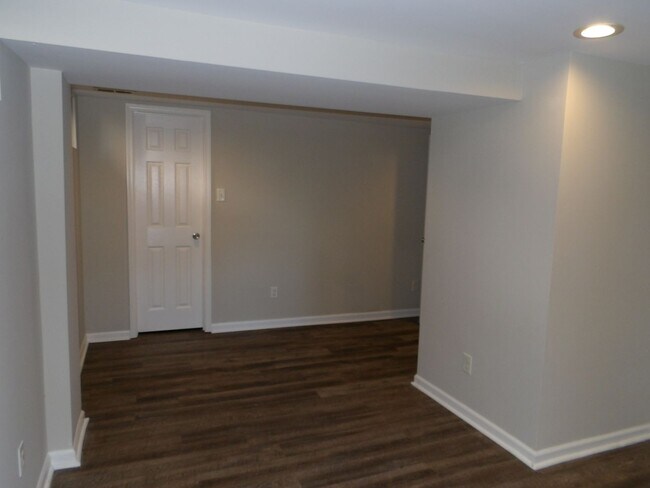 Building Photo - 506 James Ave