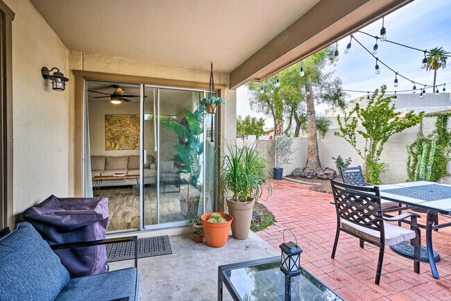 Building Photo - 292 S Desert Ave