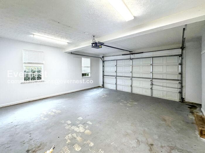 Building Photo - 229 Pebble Creek Dr