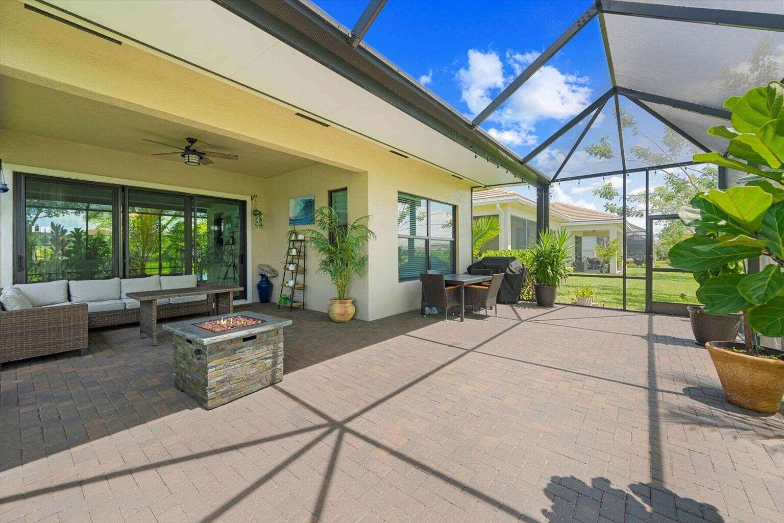 Building Photo - 16124 Key Biscayne Ln