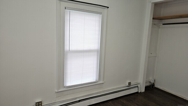 Building Photo - 86 Rockwell Ave