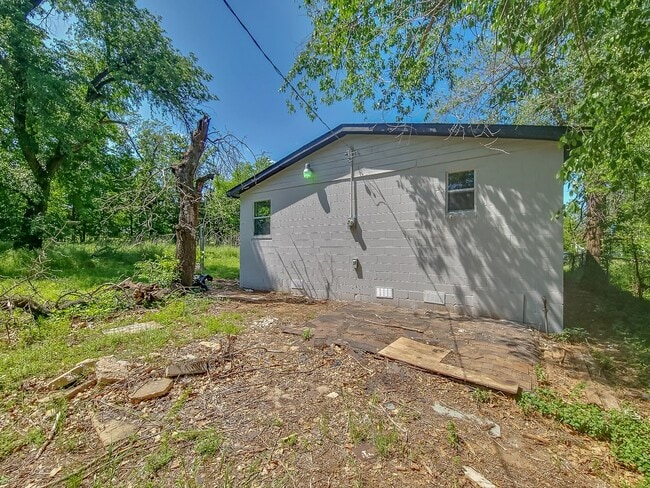 Building Photo - Newly Remodeled FOUR bedroom home in Spencer! FOR RENT!