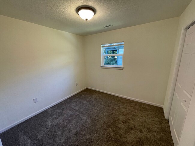 Building Photo - 3 Bed 2 Bath Single Family Home In Concord