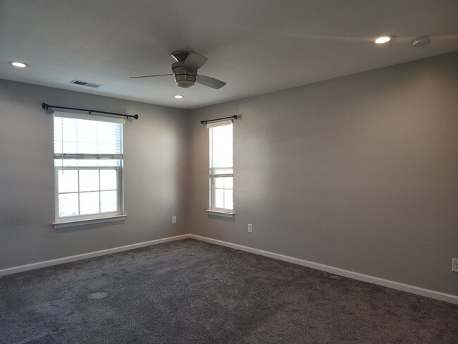 Building Photo - Georgeous 3 bedroom, 2.5 bathroom home located in the Stafford at Longtree community!