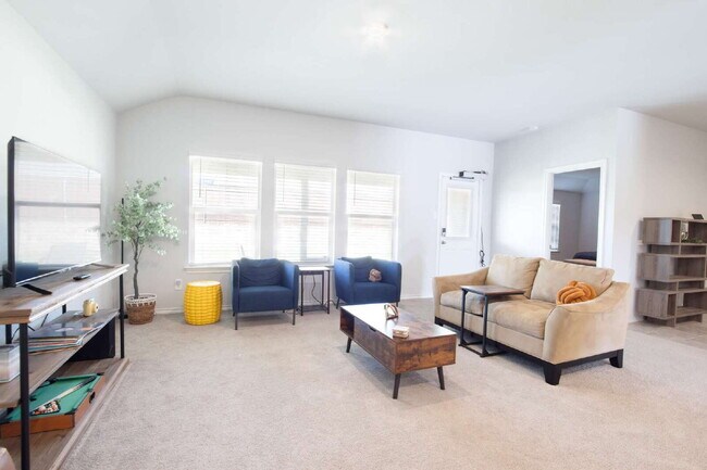Building Photo - Serene 3BD Fort Worth Oasis | All Utilities Included | Near Alliance Hub