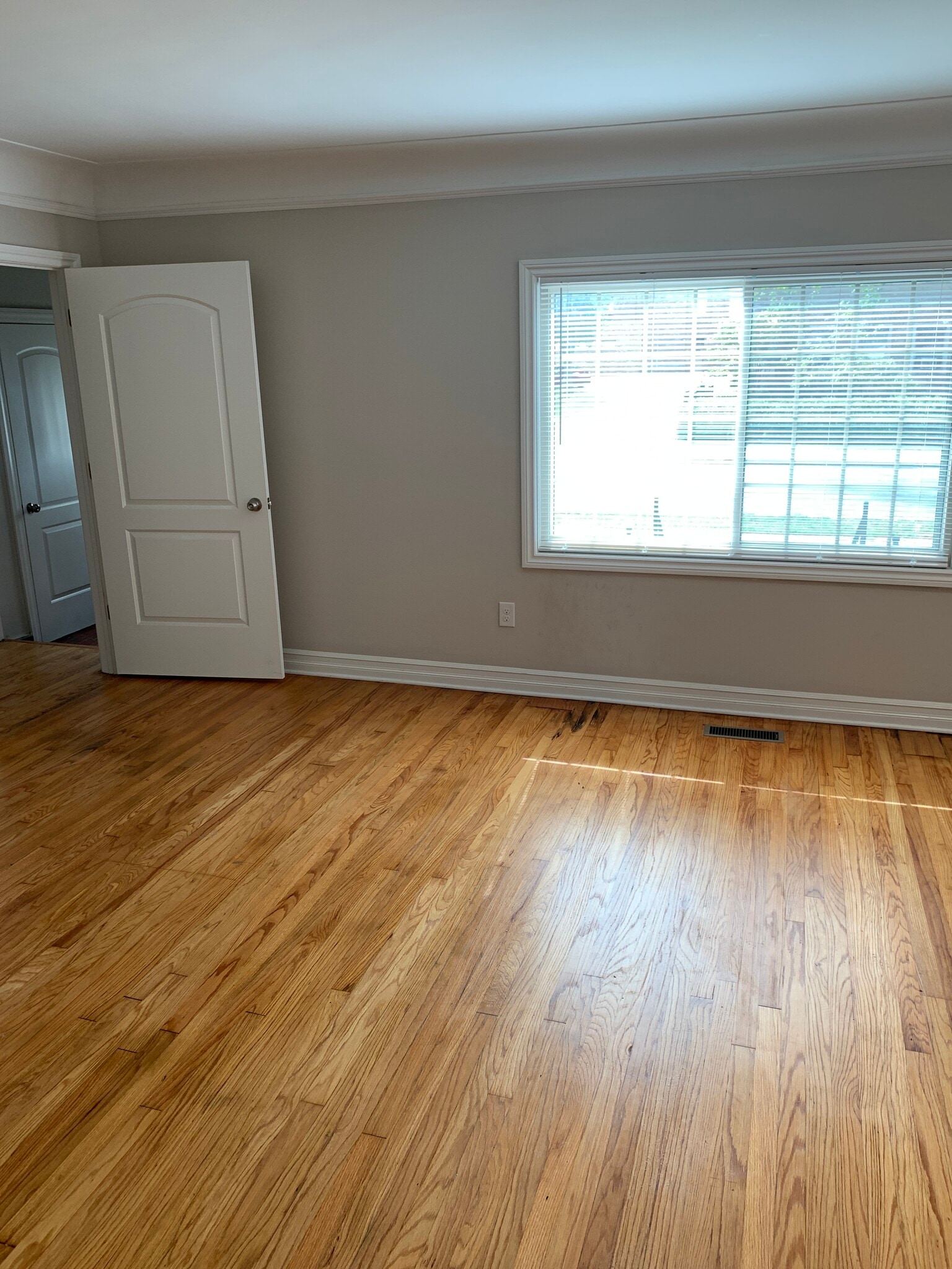 Living Room - 6012 Whittier