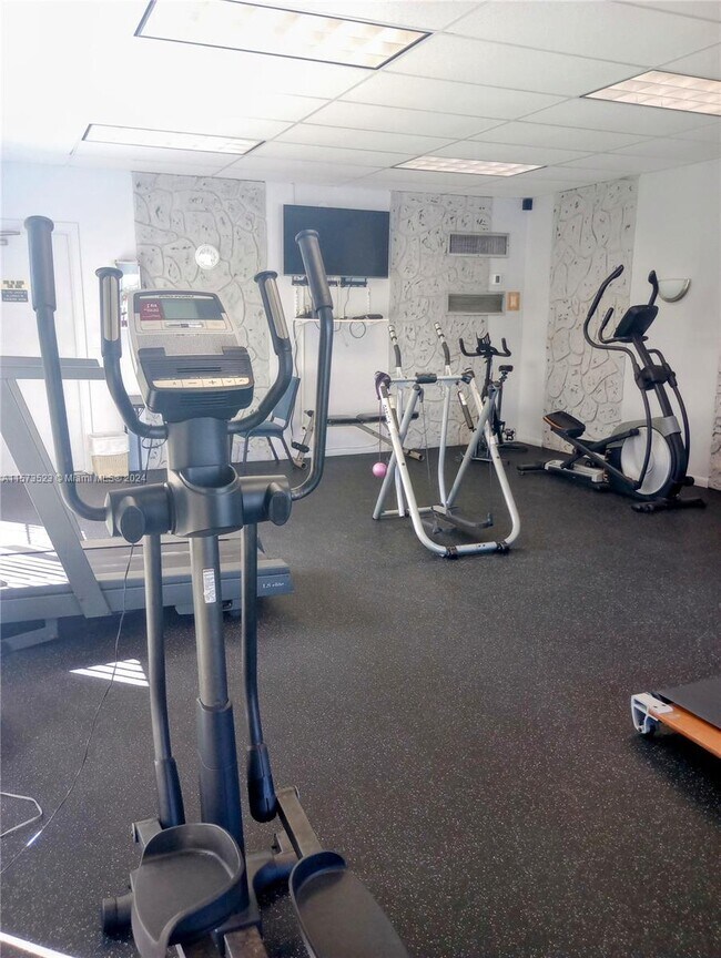 Building Photo - 2309 Park Ln