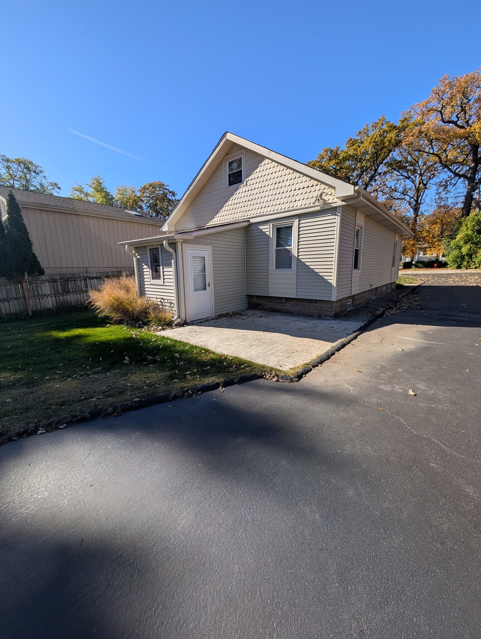 Building Photo - 14837 Keating Ave