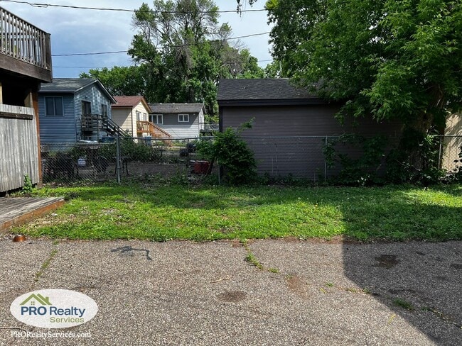 Building Photo - 423 NE Taylor St