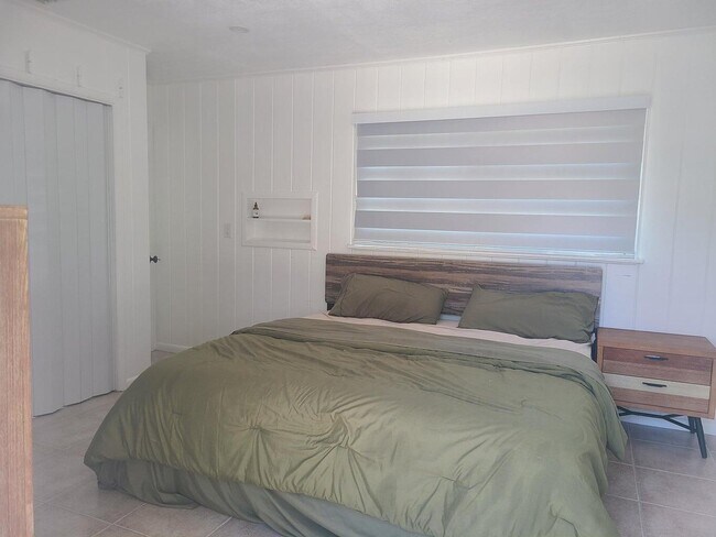 Building Photo - 515 49th St