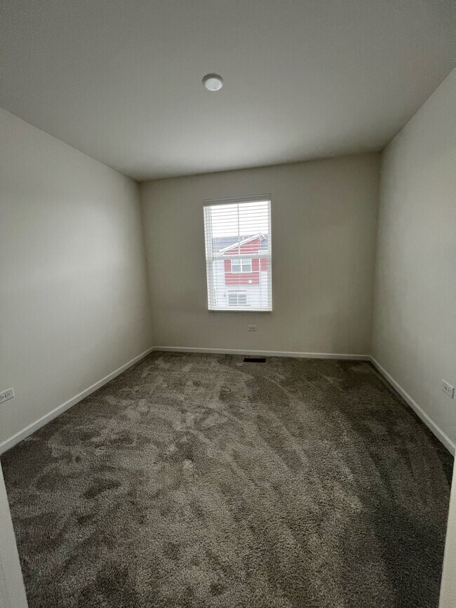 Building Photo - 858 Finley Dr
