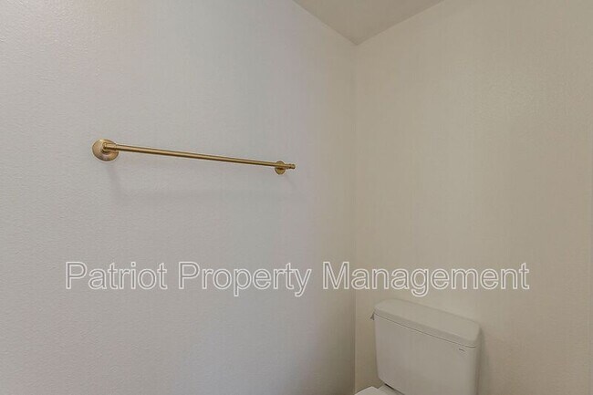 Building Photo - 635 E Boca Raton Rd