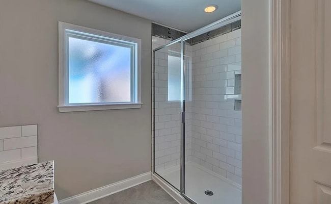 Building Photo - 5 Bedroom 2000 Square Ft Home at Village a...