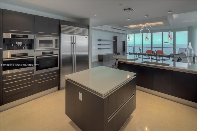 Building Photo - 17001 Collins Ave