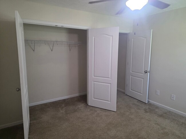 Building Photo - Nice 3 bedroom, 2 bath home with 2 car gar...