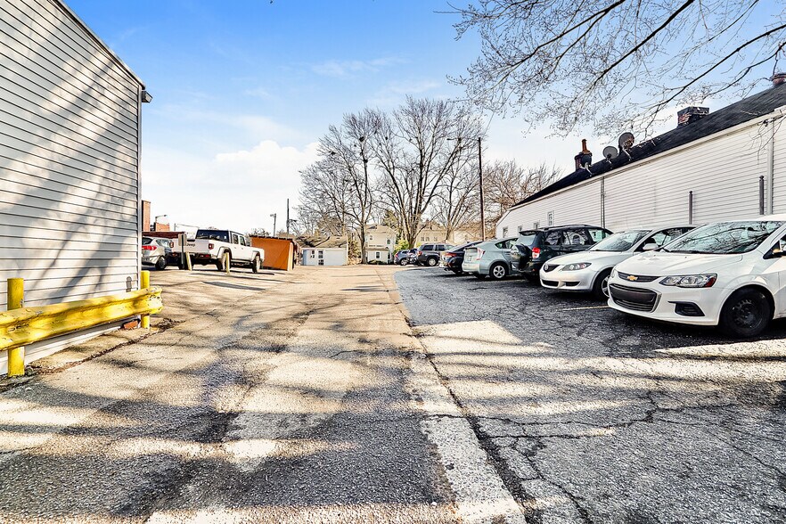 Building Photo - 1600 Bardstown Rd