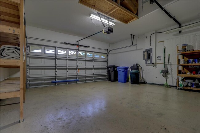 Building Photo - 10215 Evergreen Hill Dr