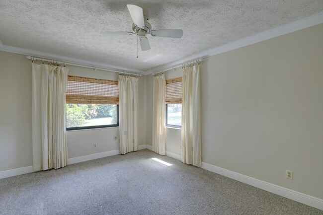 Building Photo - 1690 Seahouse St