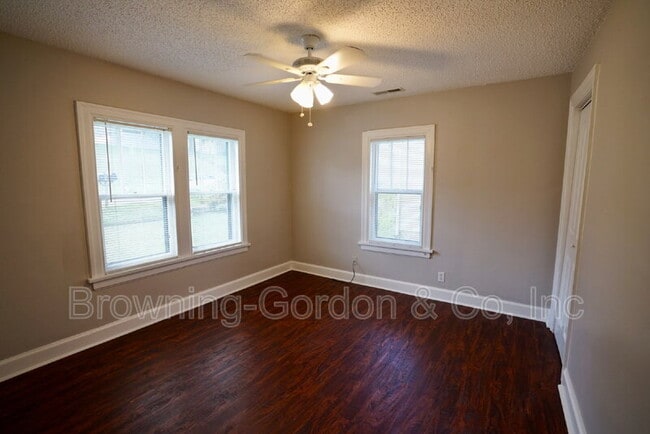 Building Photo - 2106 Eastwood Ave