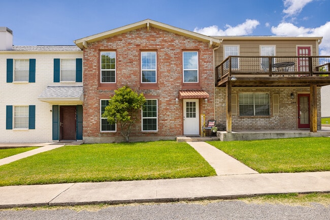 Building Photo - 1940 Leslie Dr