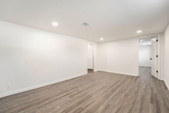 Building Photo - 4728 Estes St