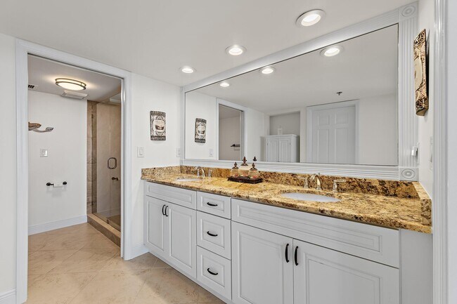 Building Photo - 840 Ocean Dr