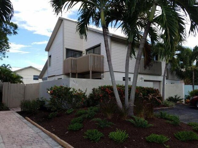 Building Photo - 3021 Florida Blvd