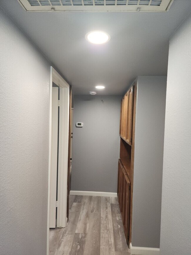 Building Photo - 8616-8618 La Riviera Dr