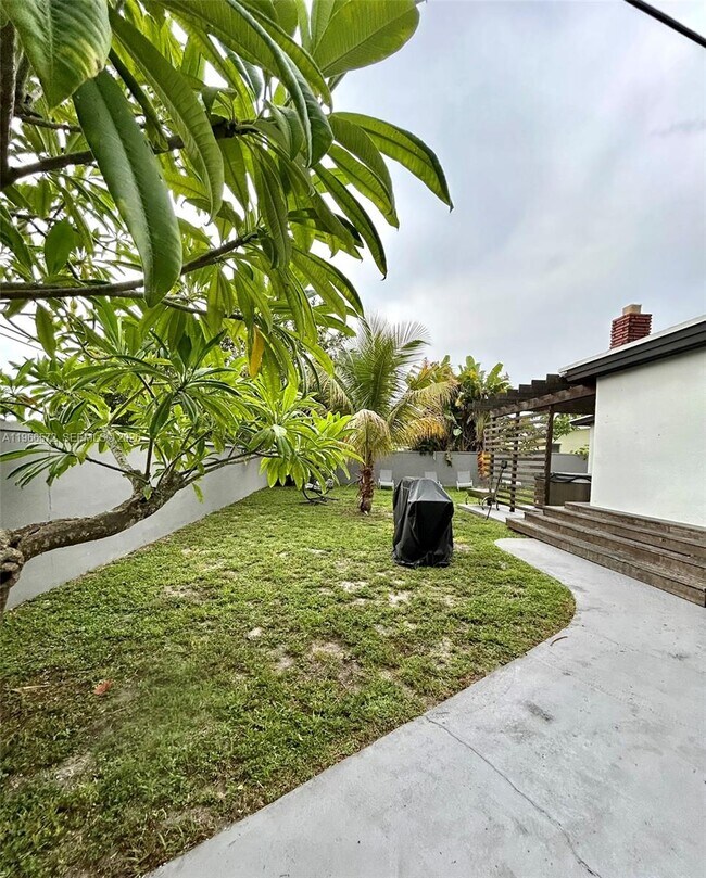 Building Photo - 2631 Roosevelt St