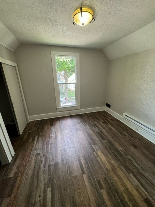 Building Photo - 520 Riverside Ave