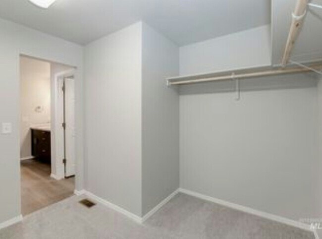 Building Photo - 672 S Blackfoot