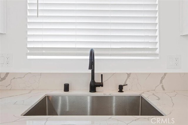 Building Photo - 1738 N Sierra Bonita Ave