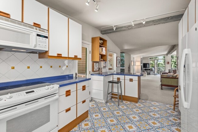 Building Photo - 15 Terrace Dr