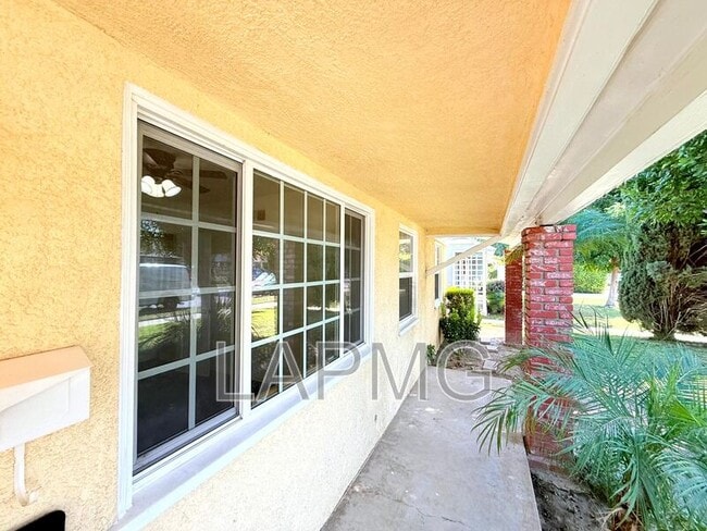 Building Photo - 17535-17537 Baltar Street