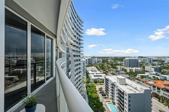 Building Photo - 3101 Bayshore Dr
