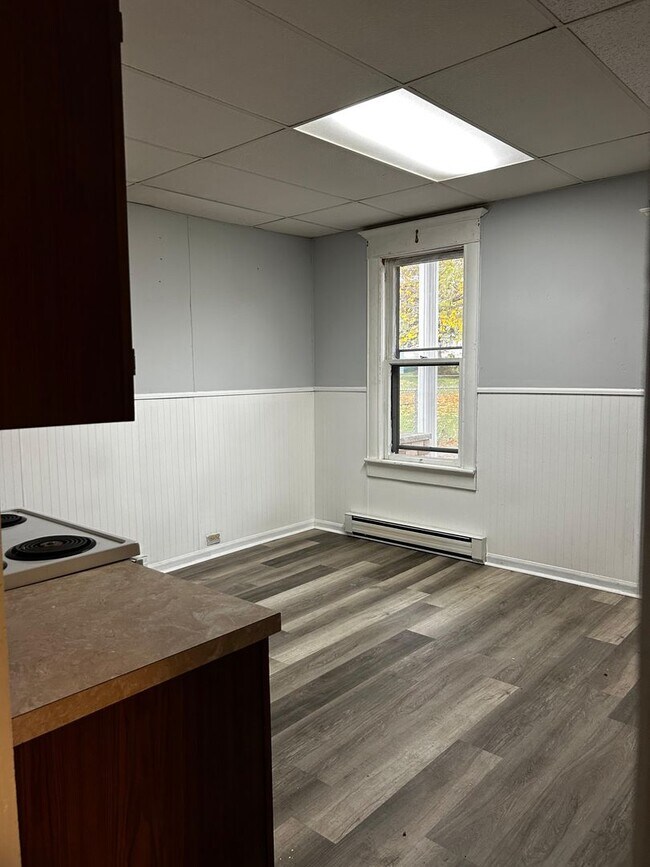 Building Photo - 418 N Main St