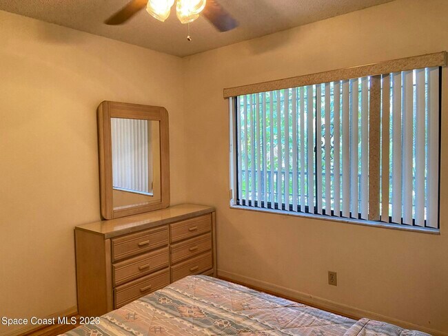 Building Photo - 1540 Riverside Dr
