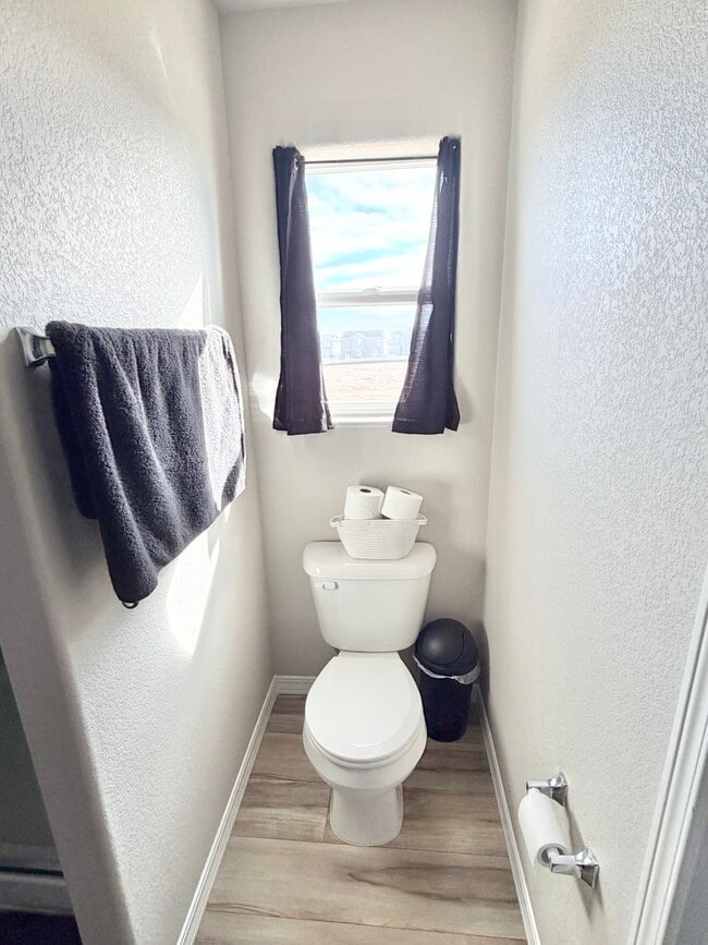 Building Photo - Like New Home for Rent on Truscott!